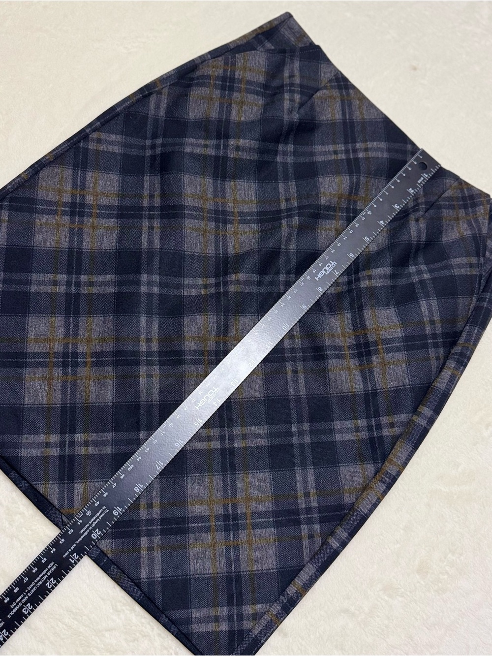CAbi Plaid Straight & Pencil Skirt Gray Yellow Black Women's Size 2 With Pockets - Picture 5 of 7